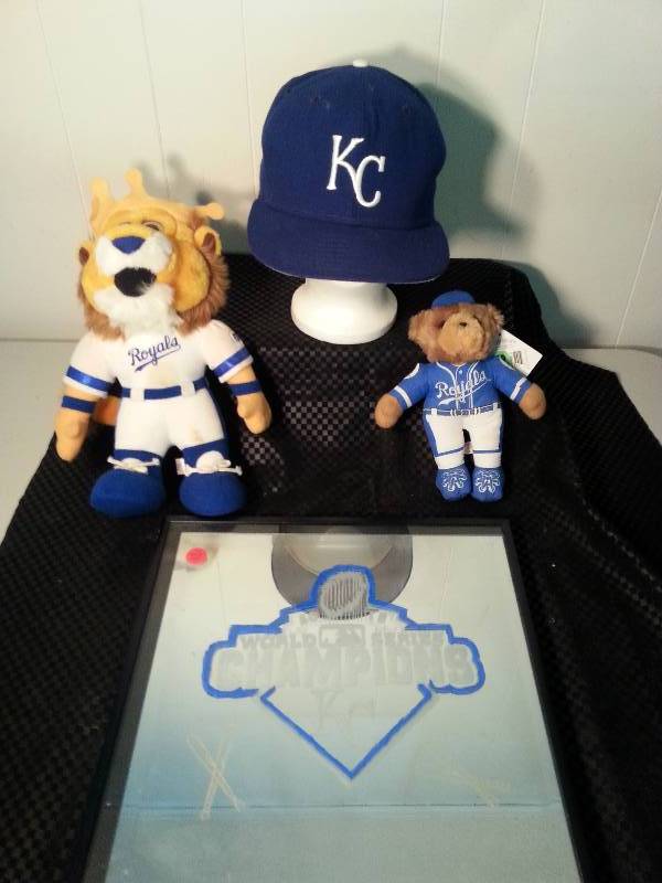 lot 2607 image: GO ROYALS LOT
