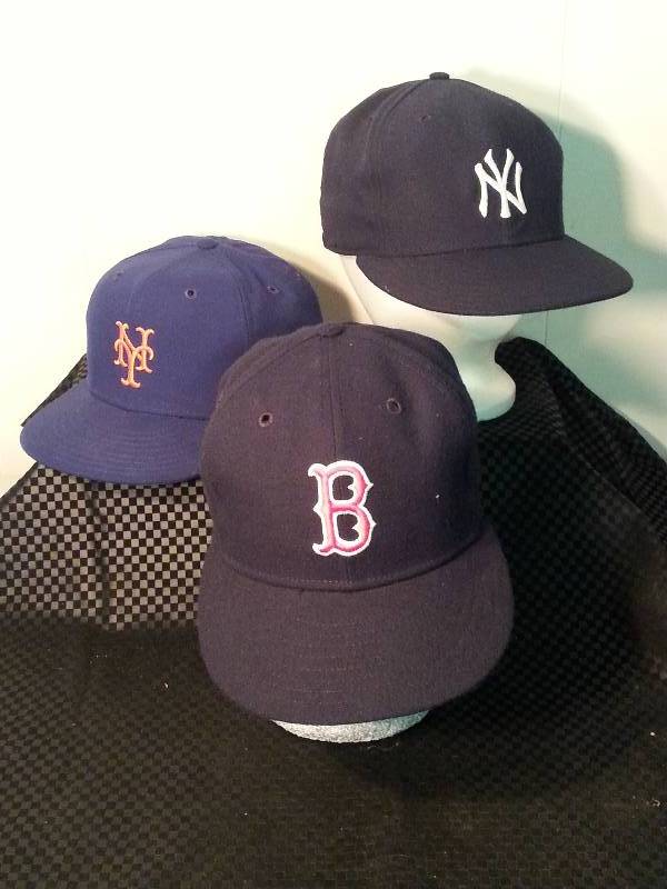 lot 2608 image: LOT OF BASEBALL HATS