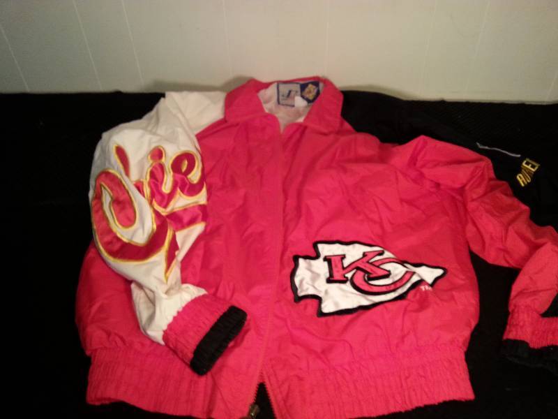 lot 2625 image: CHIEFS WINTER JACKET SIZE L