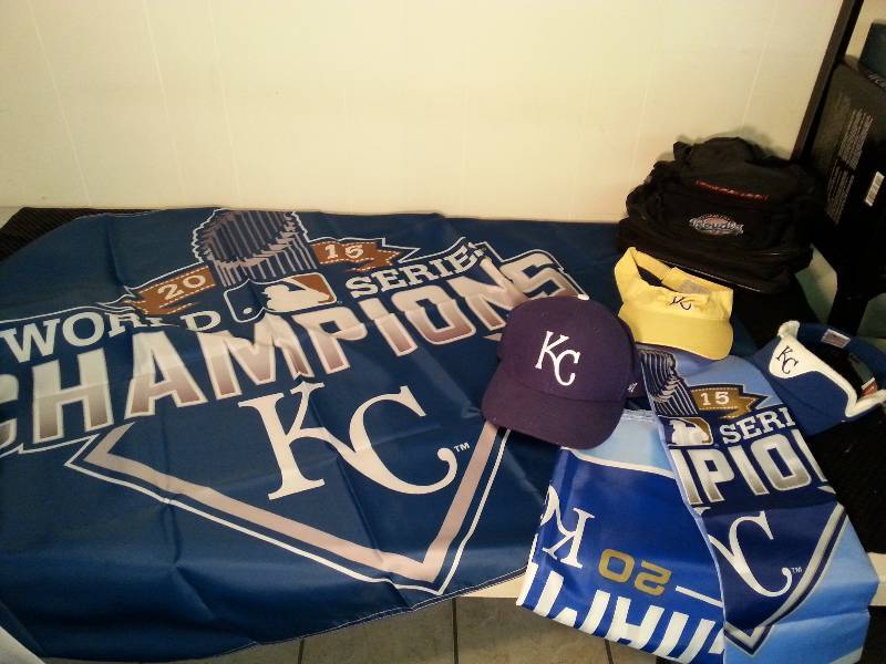 lot 2626 image: #1 ROYALS FAN LOT