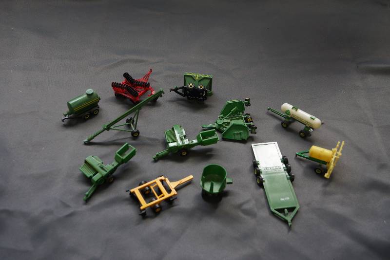 lot 100 image: Big Lot of ERTL and Other John Deere Tractors and Implements