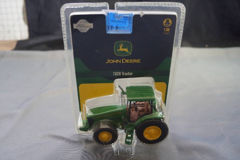 lot 116 image: 7820 John Deere Tractor 150 Scale
