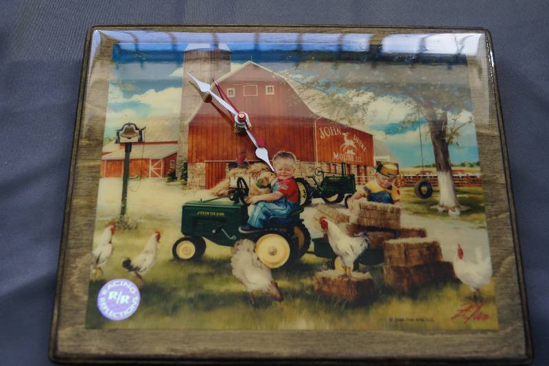lot 118 image: Cute John Deere Clock