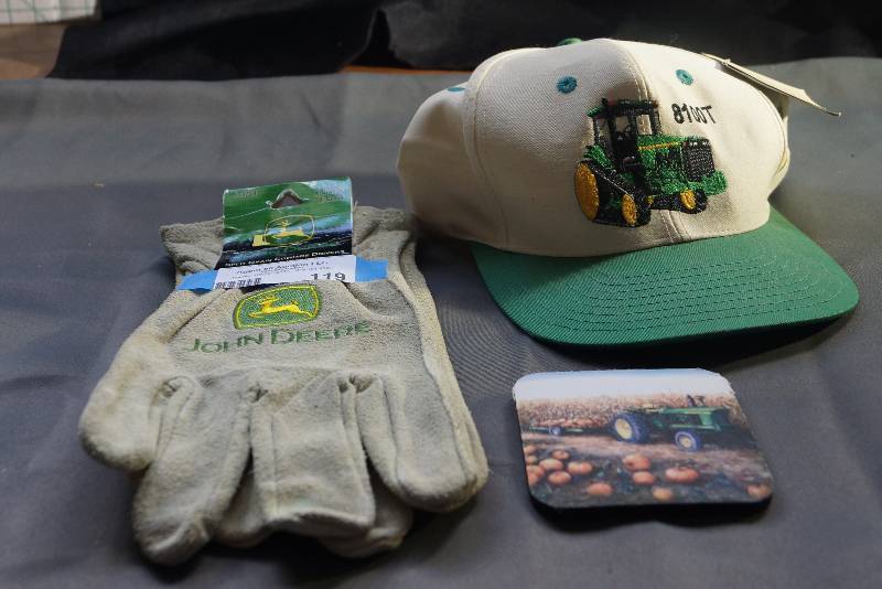 lot 119 image: John Deere Hat,Gloves and Coaster Lot