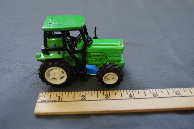 lot 183 image: Tractor- John Deere Green