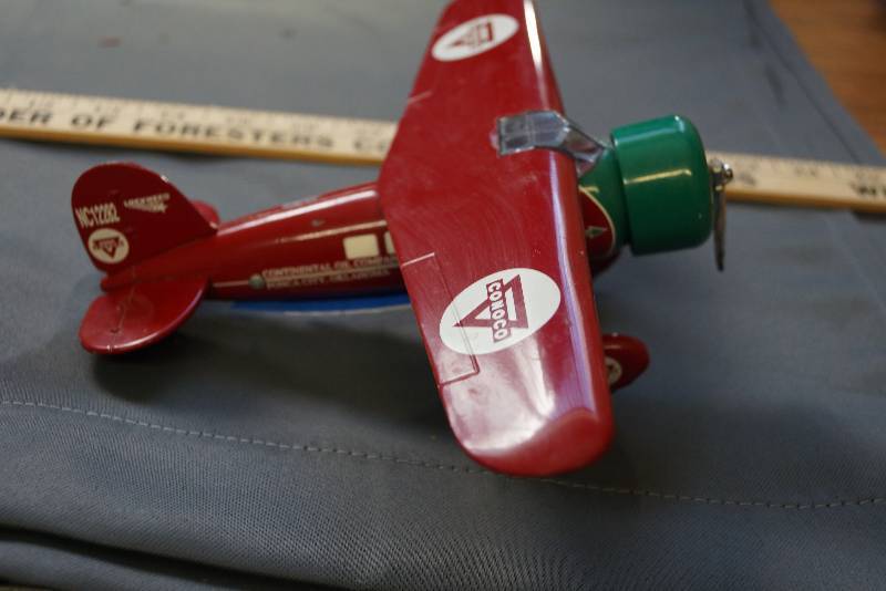 lot 199 image: Cast Conoco Prop Airplane