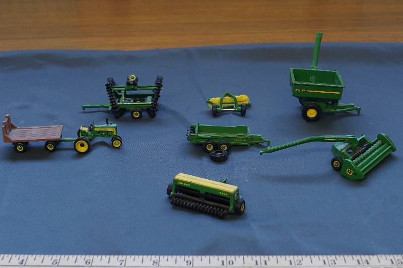 lot 213 image: ERTL and Other Toy Tractor Lot- John Deere