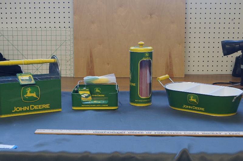 lot 214 image: John Deere Dining Lot- Picnic Stuff