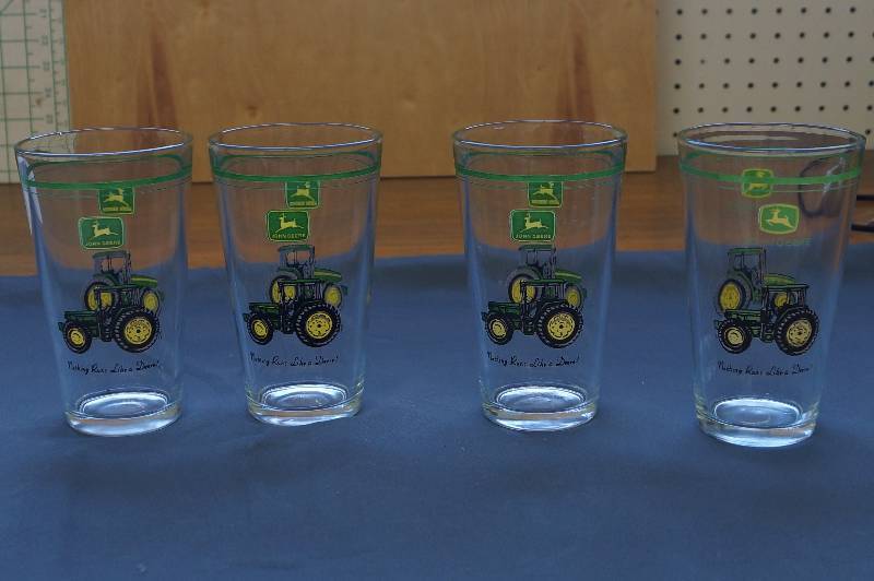 lot 215 image: Set of 4 John Deere Glasses  Pint Size