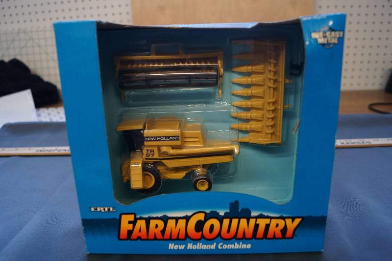 lot 224 image: New Holland Combine ERTL  Boxed