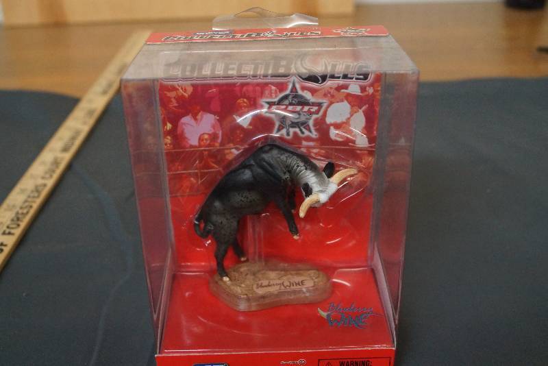 lot 1113 image: CollectiBULLS   Rodeo Bull Bullriding Figure Blueberry Wine