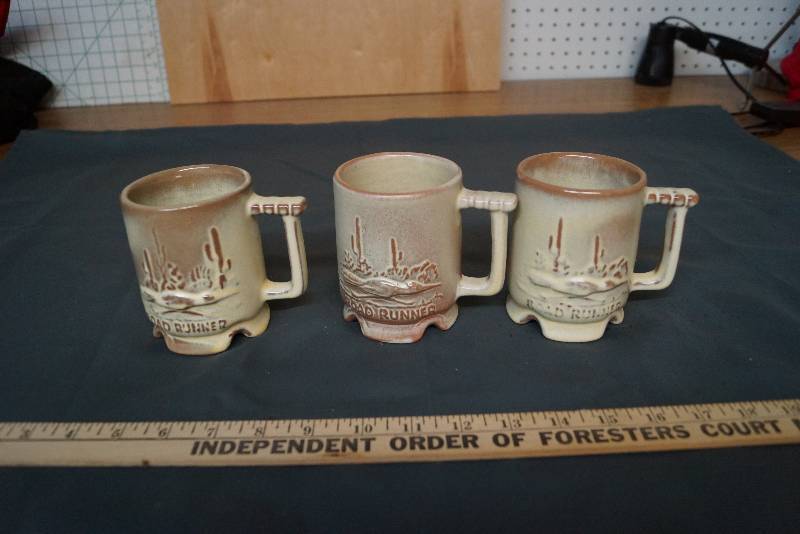 lot 1103 image: Set of 3 FRANKOMA Mugs  Roadrunners