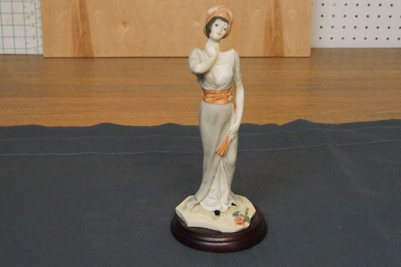lot 1111 image: Woman Statue Figure- Nice