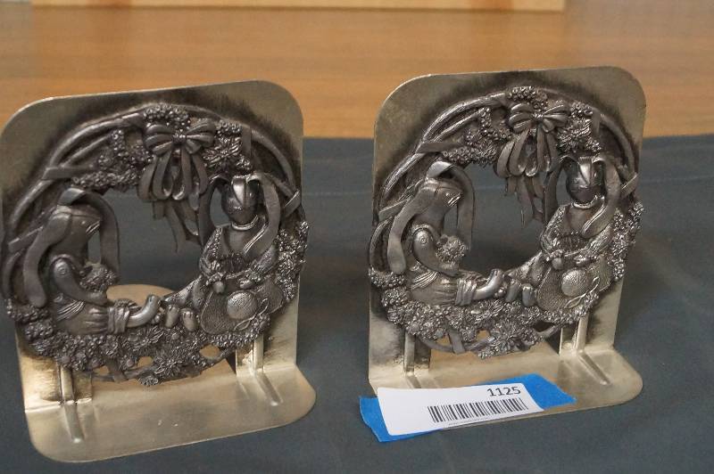 lot 1125 image: Pewter Bookends- RabbitsBunny Themed