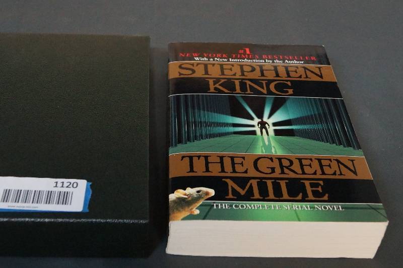 lot 1120 image: Stephen King- GREEN MILE Complete Series With Case