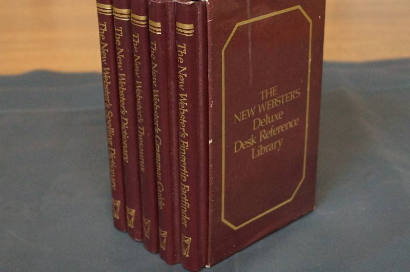 lot 1121 image: The New Websters Deluxe Desk Reference Set- 5 Vintage Books
