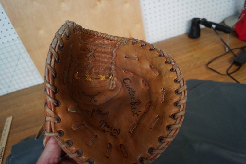 lot 1150 image: 70s Model Youth 1st Basemens Mitt-  Old School Leather Glove