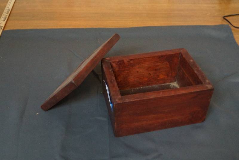 lot 1132 image: Wood Trinket Box