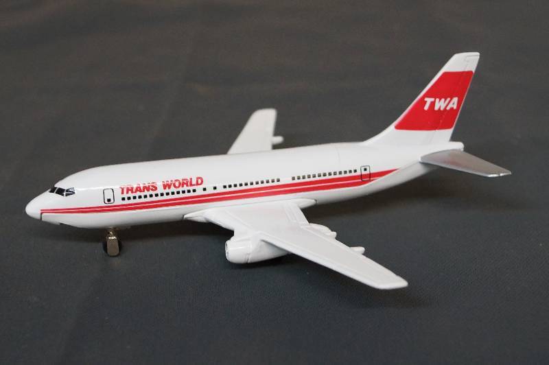 lot 1157 image: ERTL-  TWA Cast  Airplane- Mint or Darn Close