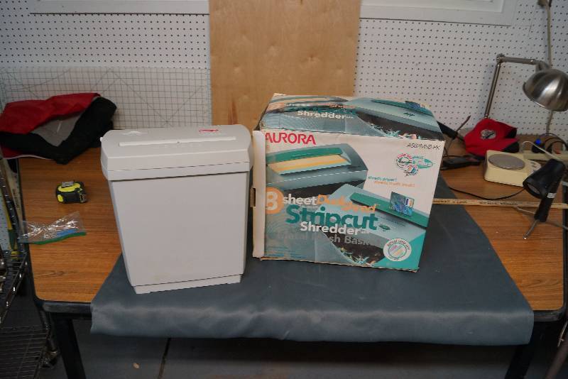 lot 1168 image: Paper Shredder 8 Sheet and Will Do Credit Cards As Well