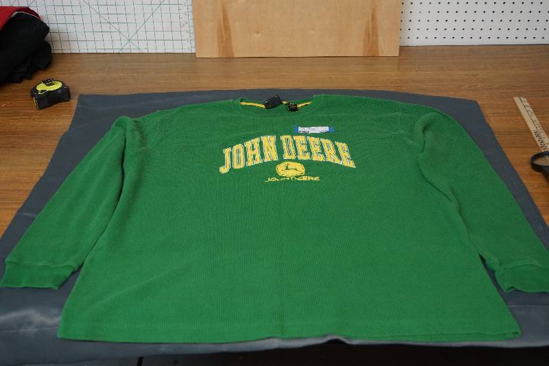 lot 243 image: John Deere Thermal Shirt GREEN XL