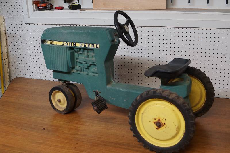 lot 3333 image: AWESOME ERTL Cast Ride On Tractor- John Deere