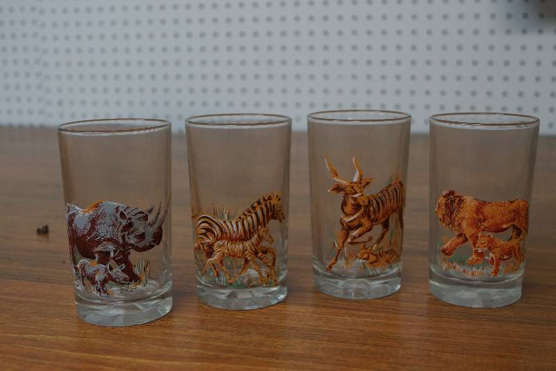 lot 270 image: Set of 4 African Themed Glasses   Jungle Animals