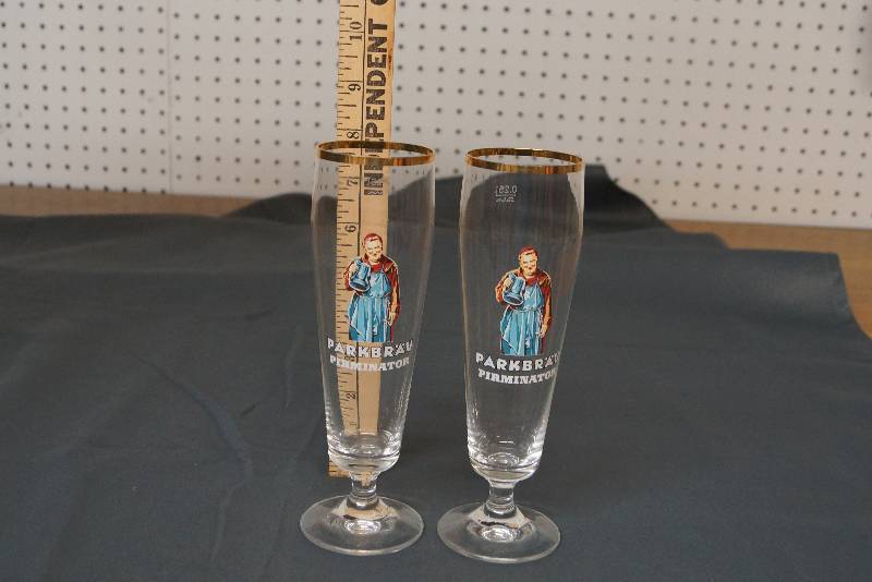 lot 268 image: Gold Rimmed Beer or Wine Glasses  Unique Brand- Pair  Mancave Worthy