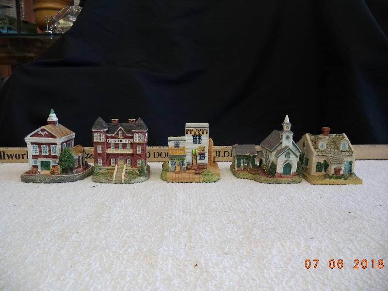 lot 1774 image: 1994 The American Collection  TownBuilding Figures