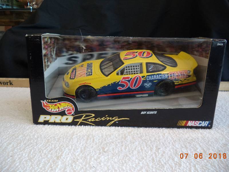 lot 1778 image: 1997 Hotwheels Ford Thunderbird  #50