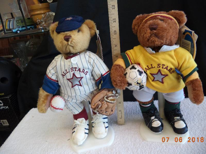 lot 1780 image: Sports Bears