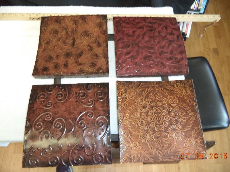 lot 1787 image: Metal Hanging Decor