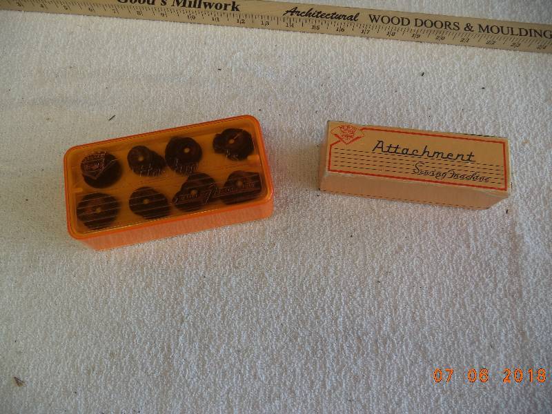 lot 1792 image: Misc Sewing