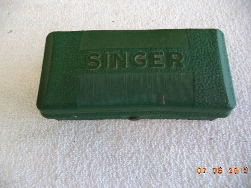 lot 1793 image: Vintage Singer Stitcher