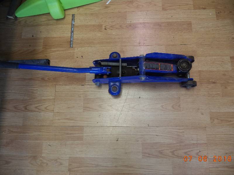 lot 1795 image: Floor Jack