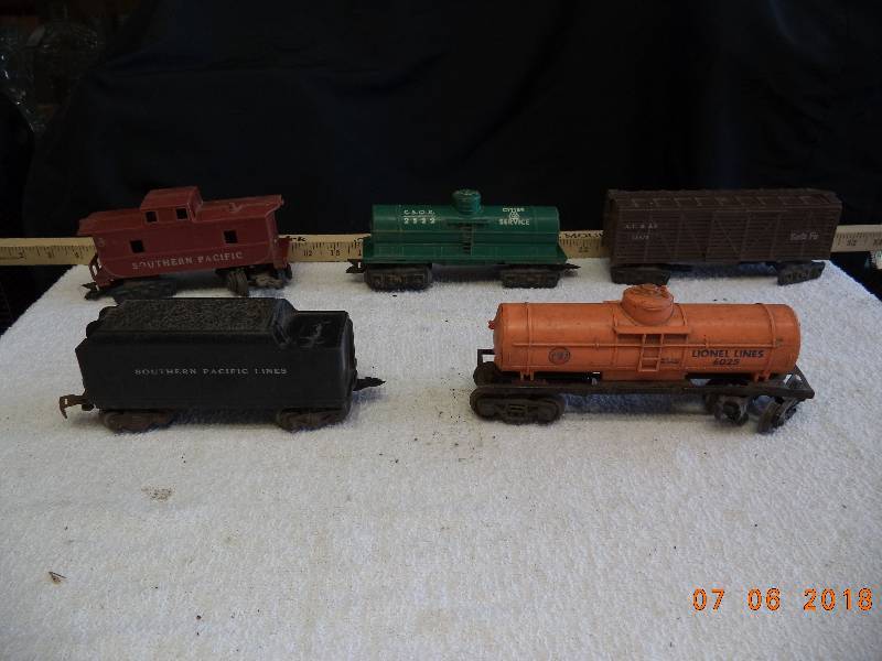 lot 1797 image: Vintage Electric Train Car Lot