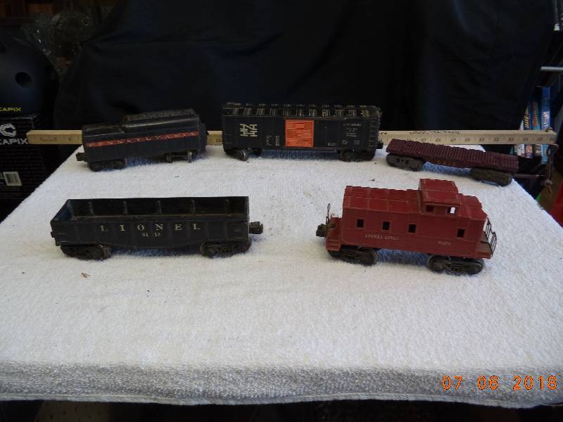 lot 1798 image: Vintage Electric Train Car Lot