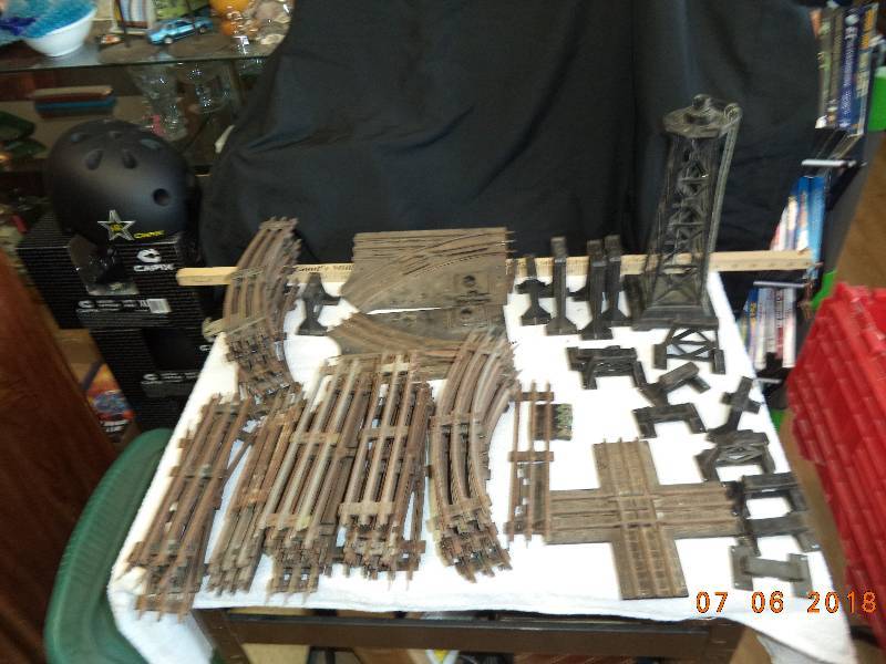lot 1799 image: Vintage Electric Train Track Lot