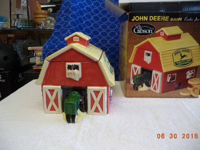 lot 1501 image: John Deere Cookie Jar- Barn