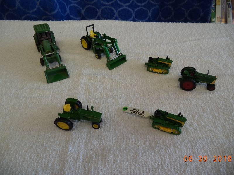 lot 1511 image: 6 Piece Lot of ERTL John Deere Tractors