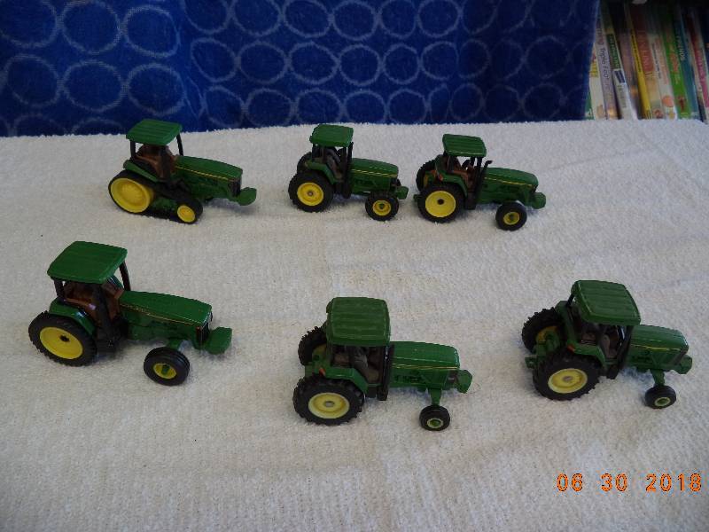 lot 1512 image: 6 Piece Lot John Deere Tractors