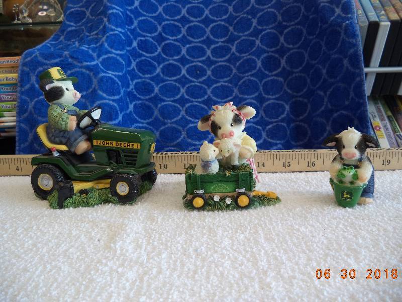 lot 1528 image: Lot of 3 John Deere May Moo Moos Collectibles