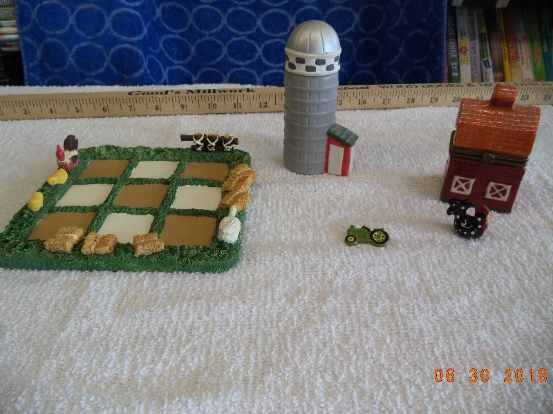 lot 1531 image: CountryFarm Themed Lot