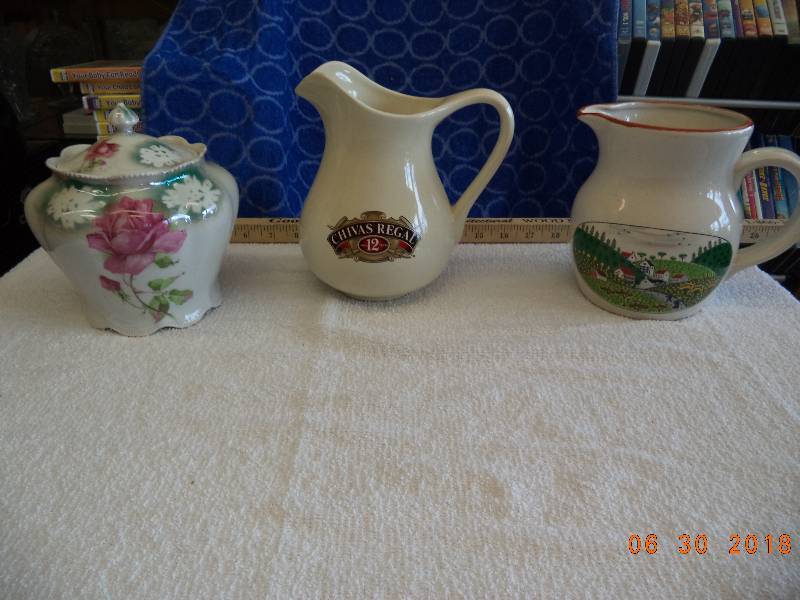 lot 1541 image: China Lot- Pitchers- 3