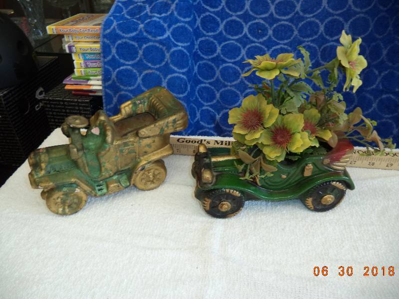 lot 1544 image: Ceramic Plant Holders- Car Theme Model T