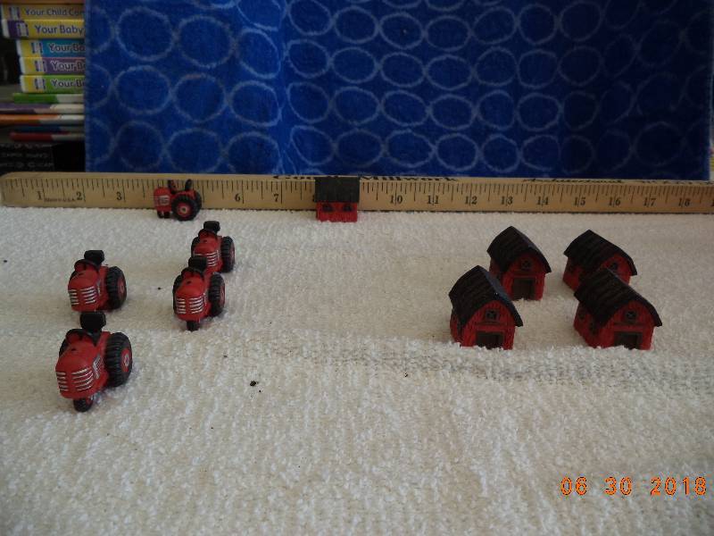 lot 1548 image: Small Barn and Tractor Lot