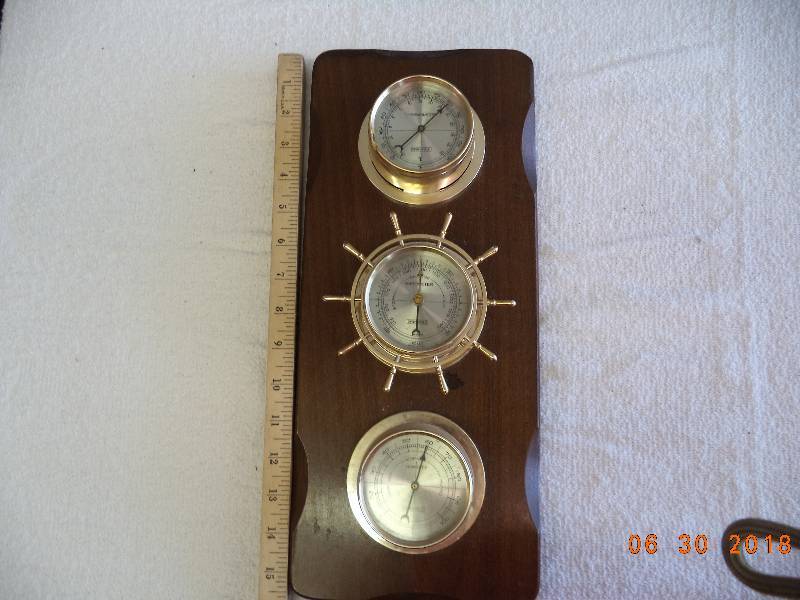 lot 1557 image: Wood and Metal Barometer- Hanger
