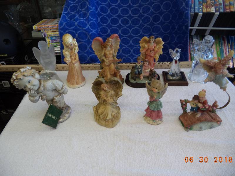 lot 1562 image: Large Lot of Angel Figurines and Small Statues