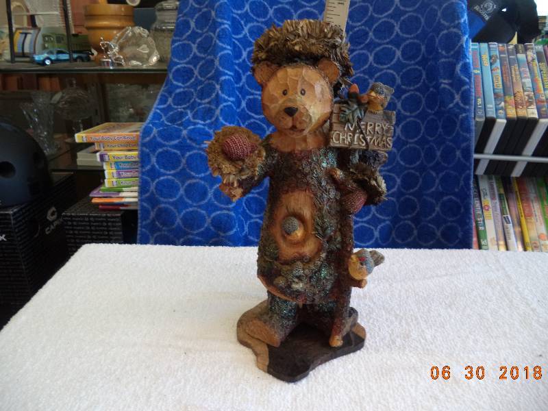 lot 1567 image: Big Ole Teddy Bear Statue