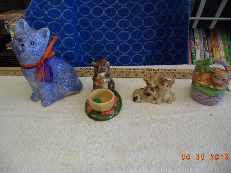 lot 1568 image: Kitty Cat Figurine Lot